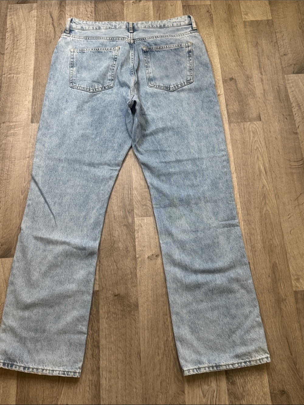 H&M Women’s Relaxed Light Blue Distressed Jeans. Size 12 - Picture 12 of 12